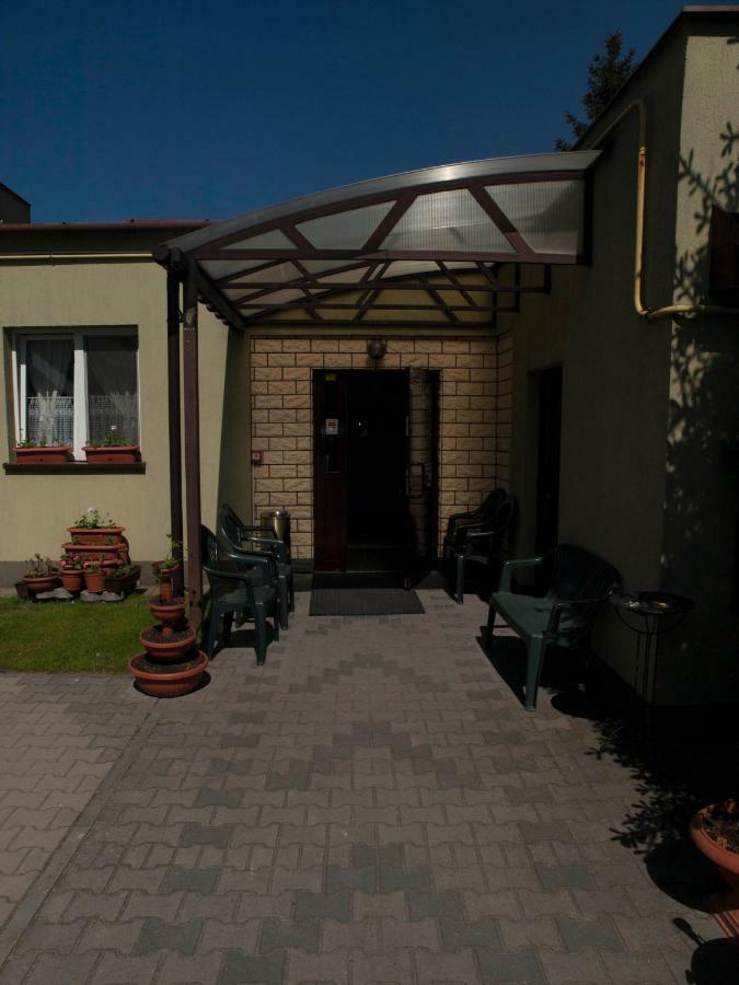 Pokoje Goscinne "Amelia" Raszyn Exterior photo